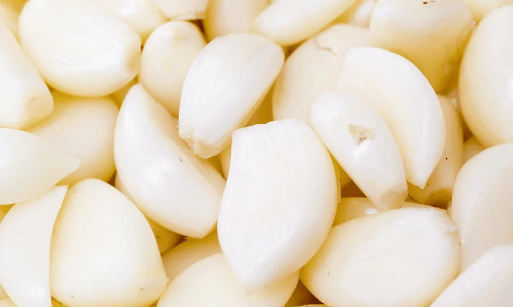 One of the most common questions I get from my readers is “Can you freeze garlic?”. 