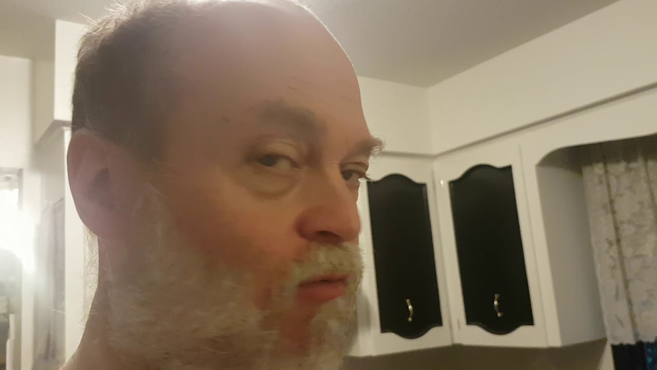 Do almonds get stale after a few days?